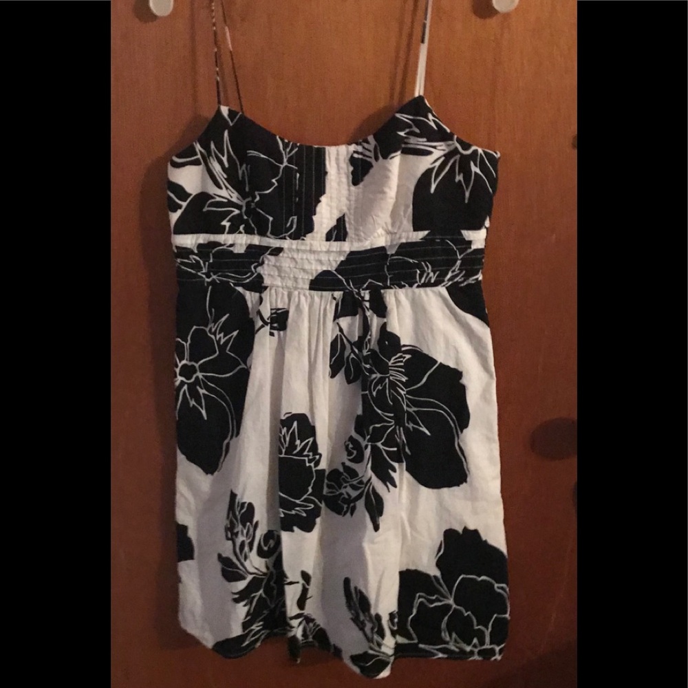 ☀️White& Black Floral Cotton Sundress - Picture 1 of 11